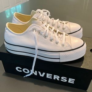 Converse Chuck Taylors Lift